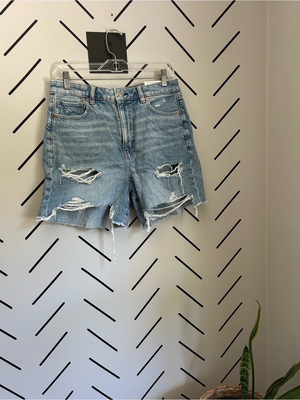 NWT American eagle baggy mom short stretch comfort waist band distressed jean - Picture 5 of 6